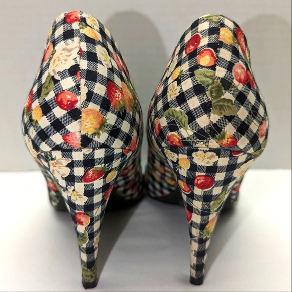 Forever 21 Strawberry Cherry Picnic Blossom Checkered Graphic Pumps XXI - Picture 7 of 10